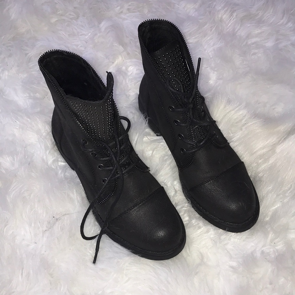 Combat boots